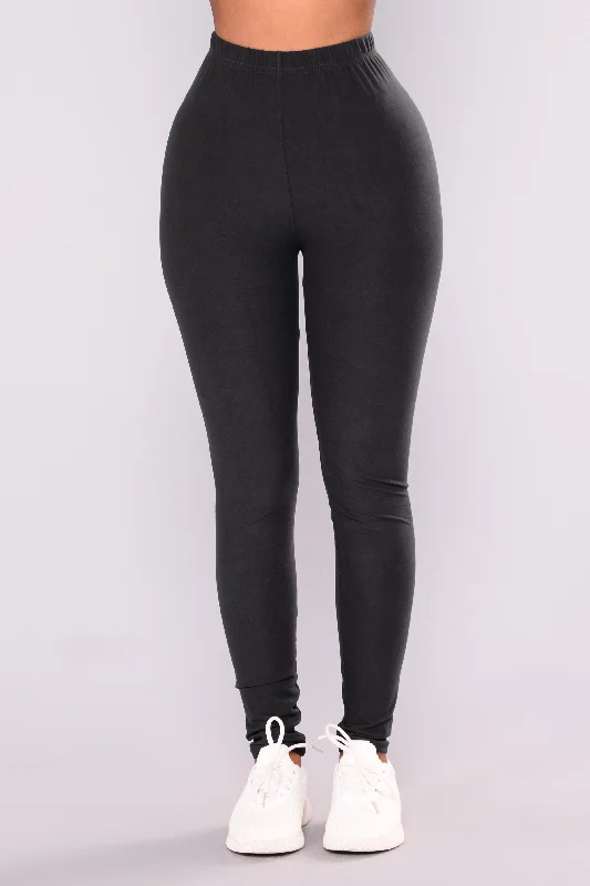 sports jacket power lifting -On The Daily Leggings - Charcoal